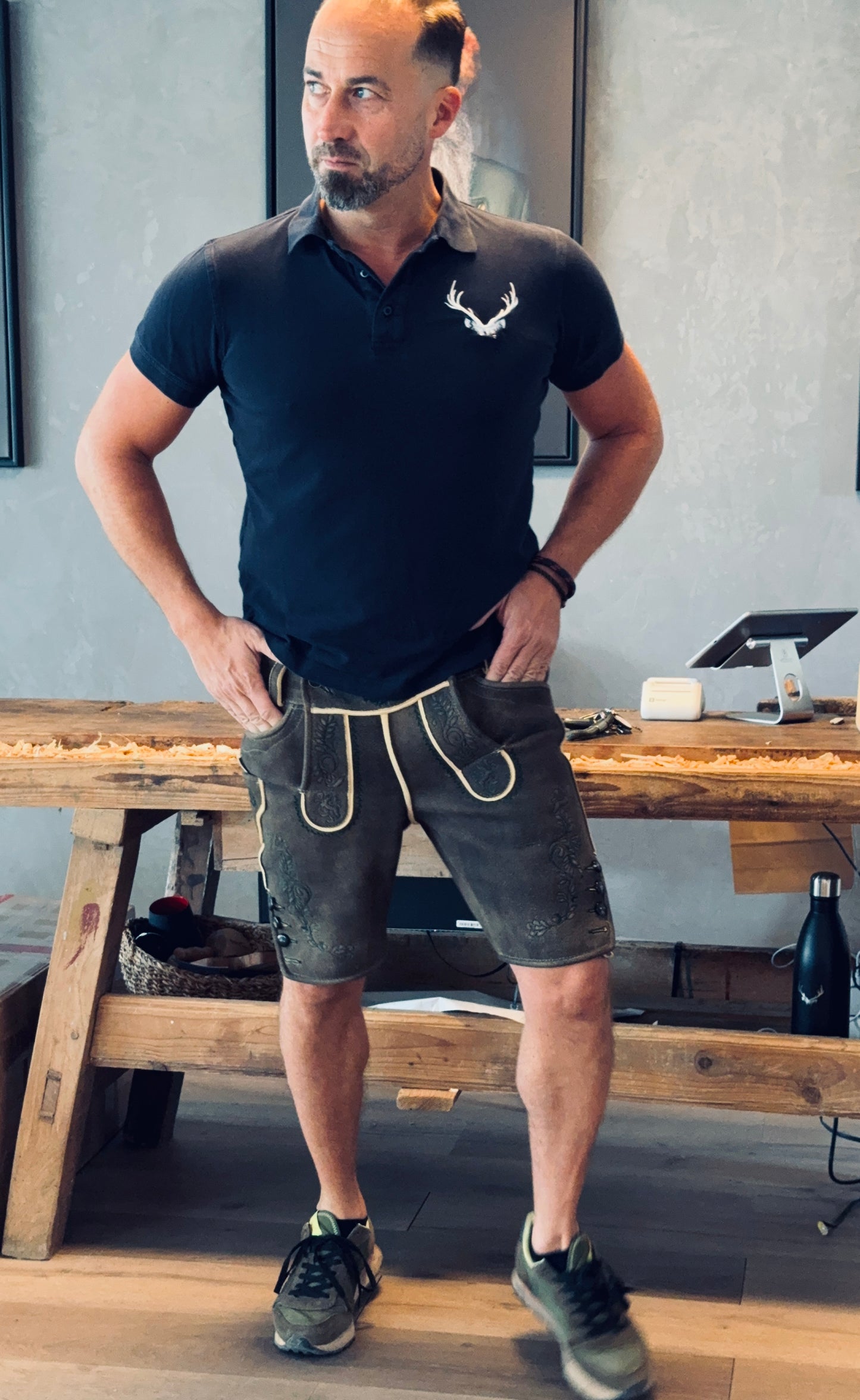 Hirsch-Lederhose „Heimat im Herz“